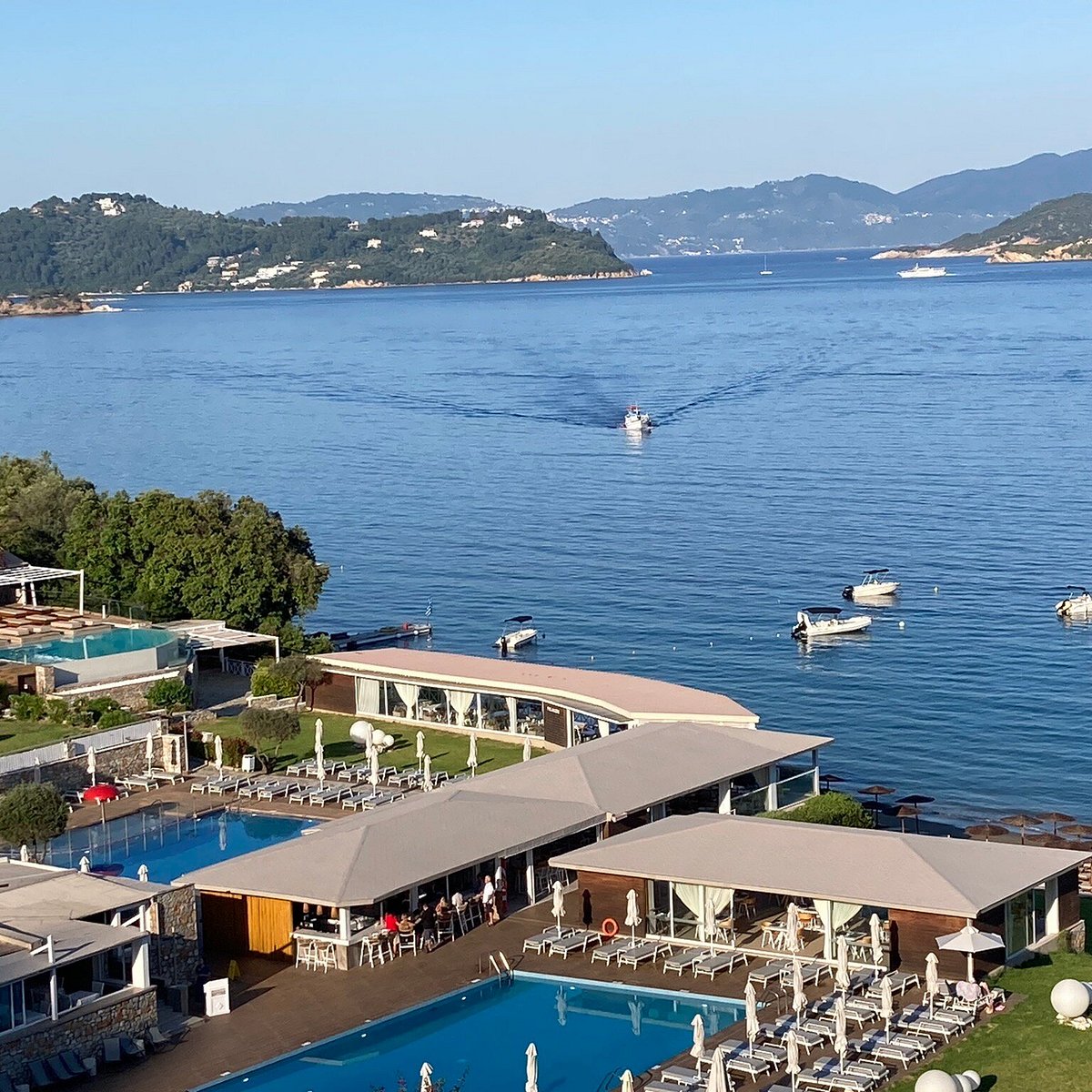 Kassandra Bay Resort beachfront accommodation in Vasilias Skiathos